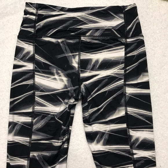 VICTORIAS SECRET SPORT LEGGINGS SIZE SMALL - Picture 2 of 7